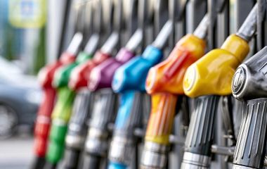 Нафта впала до $72: коли це відчується на АЗС України